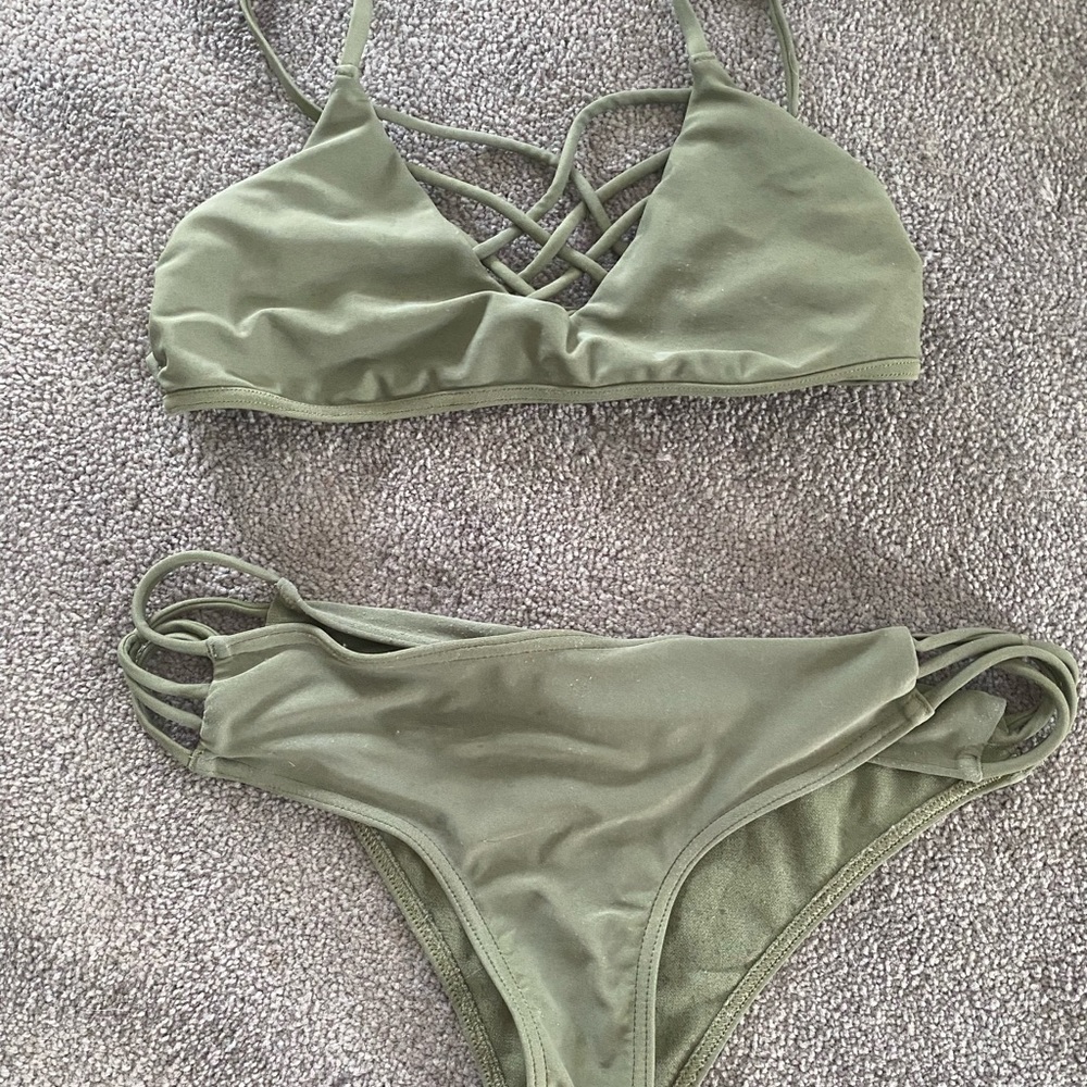 HOLLISTER GREEN BIKINI